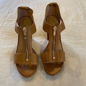 Franco Sarto 4” Camel Leather with Gold Zipper and Wooden Heel // Size 7.5